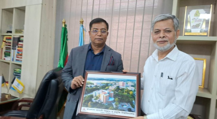 ইউজিসি চেয়ারম্যানের সঙ্গে মাভাবিপ্রবি ভিসির সৌজন্য সাক্ষাৎ